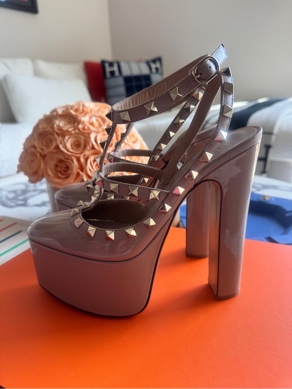 Valentino Garavani Patent Platform Studded Sandals - Taupe